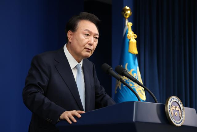 연금개혁은 '독이 든 성배'... 尹이 내민 잔, 민주당 마실까 엎을까 연금개혁은 '독이 든 성배'... 尹이 내민 잔, 민주당 마실까 엎을까