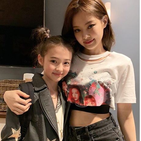 가장 예쁜 소녀모델 엘라 그로스 한국서 <b>걸그룹 미야오</b> 데뷔