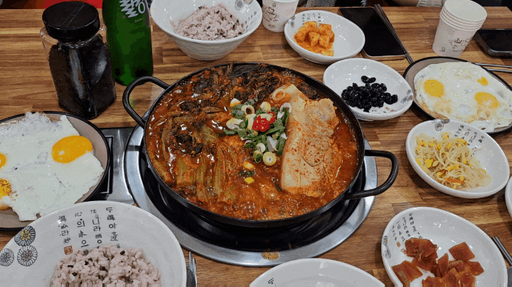  여수 봉산동맛집 윤심이네실비집// 테이블링필수 갓김치통돼지찌개 솔직리뷰