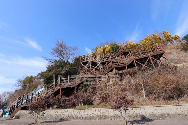  청널마을 문화오름 인도교 지주식인도교 보도교 경관보도교 경관인도교 경관설계 경관디자인 둘레길 전망대 스카이워크 데크로드 산책로 특허공법 교량가설