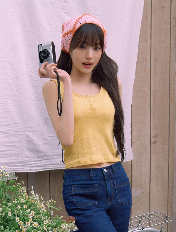  꾸안꾸룩의 너낌을 잘 살리는 여자 기본티로 민소매 나시티 코디 추천 ft. 장원영