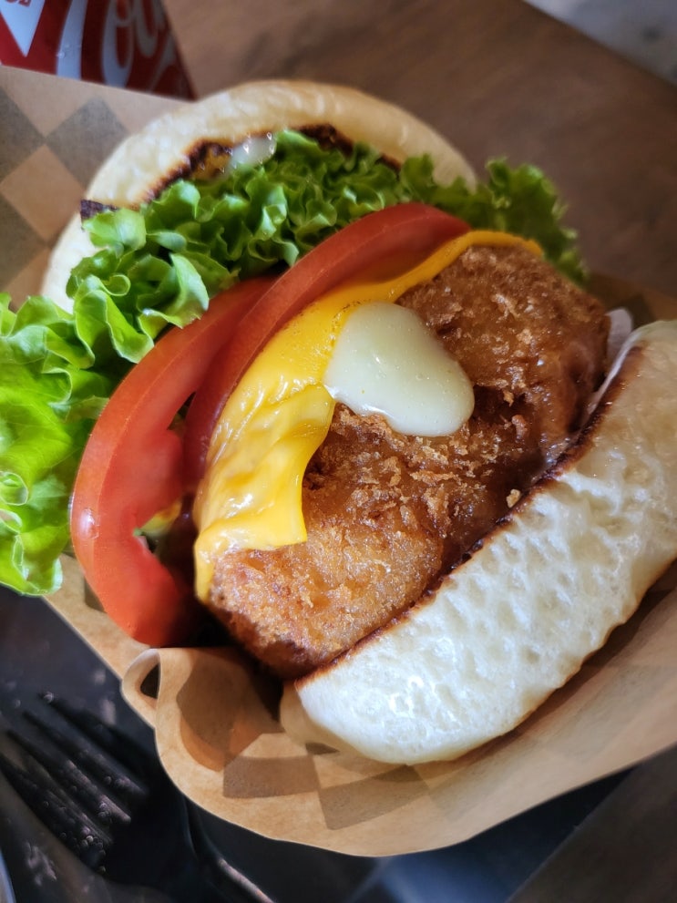  감천문화마을 맛집 새우 식감이 예술인 수제버거 "도심 DOSYM"