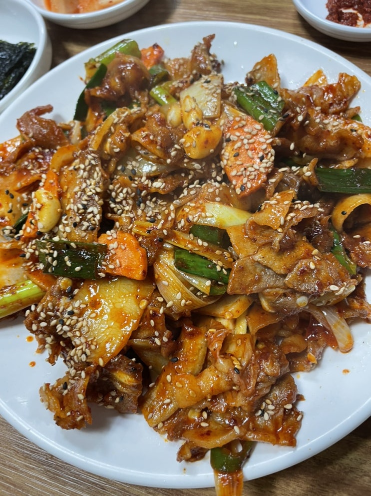  신정시장 맛집 낮술 환영 막걸리에 두루치기 강원국밥