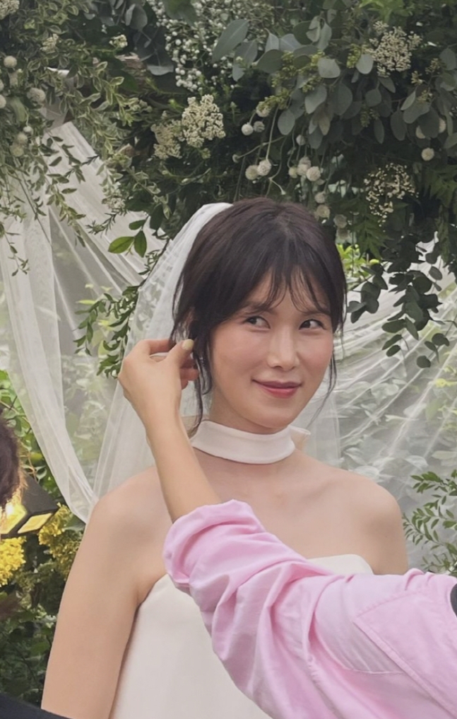 배우 <b>공민정</b>, <b>장재호와</b> 결혼 후 소감 밝혀… "평생 잊지 못할 <b>하루</b>"