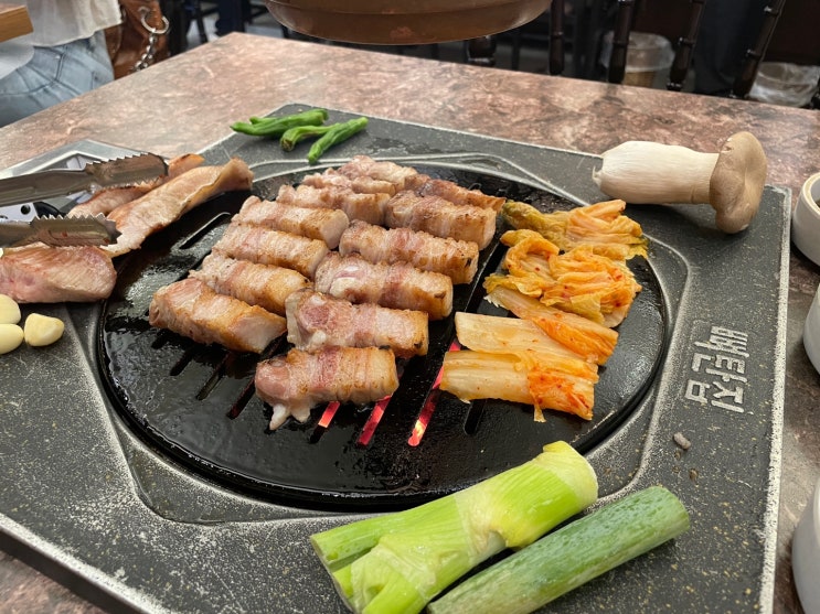 을지로역 유명 고기 맛집 '뼈탄집'