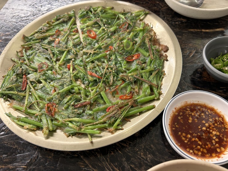  50년 넘게 청량리를 지키고 있는 청량리골목맛집 <경북손칼국수>(미나리전, 건진국수, 칼국수)