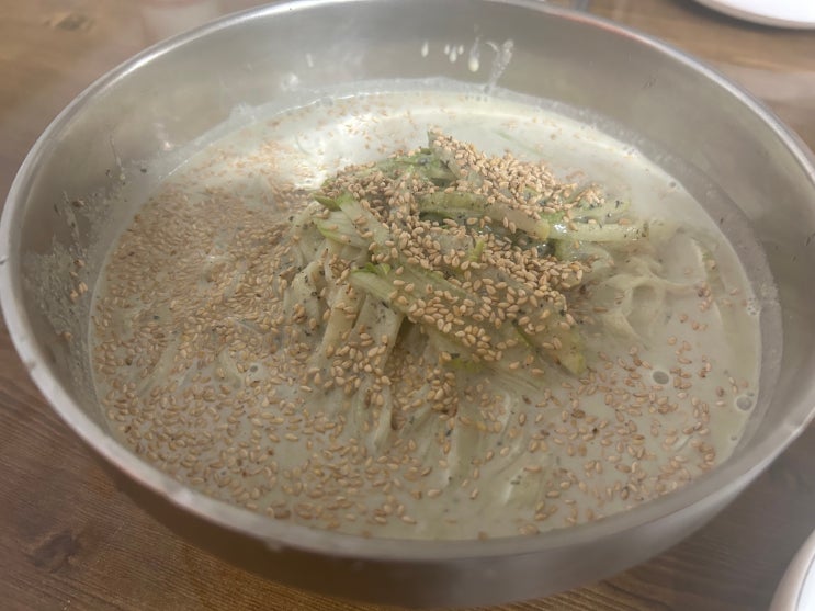  가을맞이 이제는 떠내보낼 안암오거리의 콩국수 맛집 <부부바지락손칼국수>(콩국수)