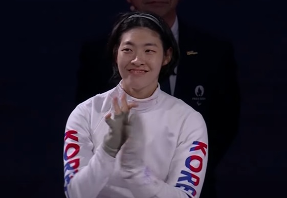  윤지유, 권효경 선수, 파리 패럴림픽에서 은메달 쾌거!