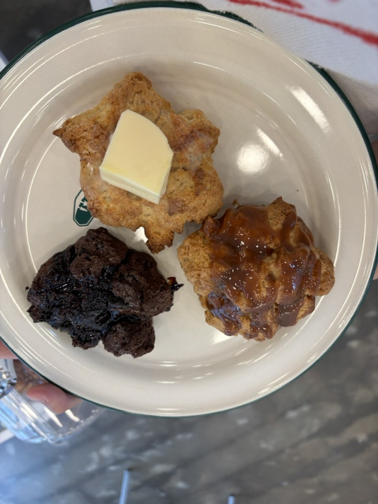  종로 카페 디저트 맛집 힐링 카페 추천, 비비드 (비비:드)
