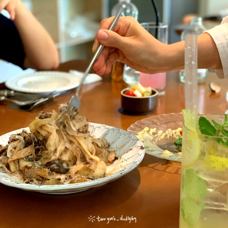  연남동 파스타 스테이크 맛집 오마 분위기도 좋은 이탈리안 레스토랑