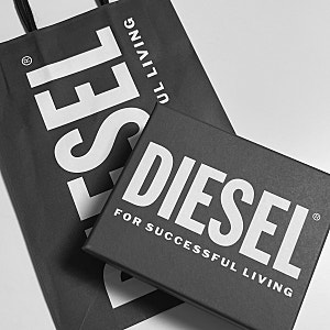 [DIESEL] Bi-fold card holder in mirrored leather BLACK 디젤 카드지갑 리뷰 |블랙 무채색 힙한 지갑 추천