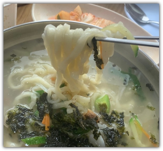 <b>백반기행</b> 용인 칼만두국 콩국수 주문 식당 위치 <b>옥주현</b> 상갈분식