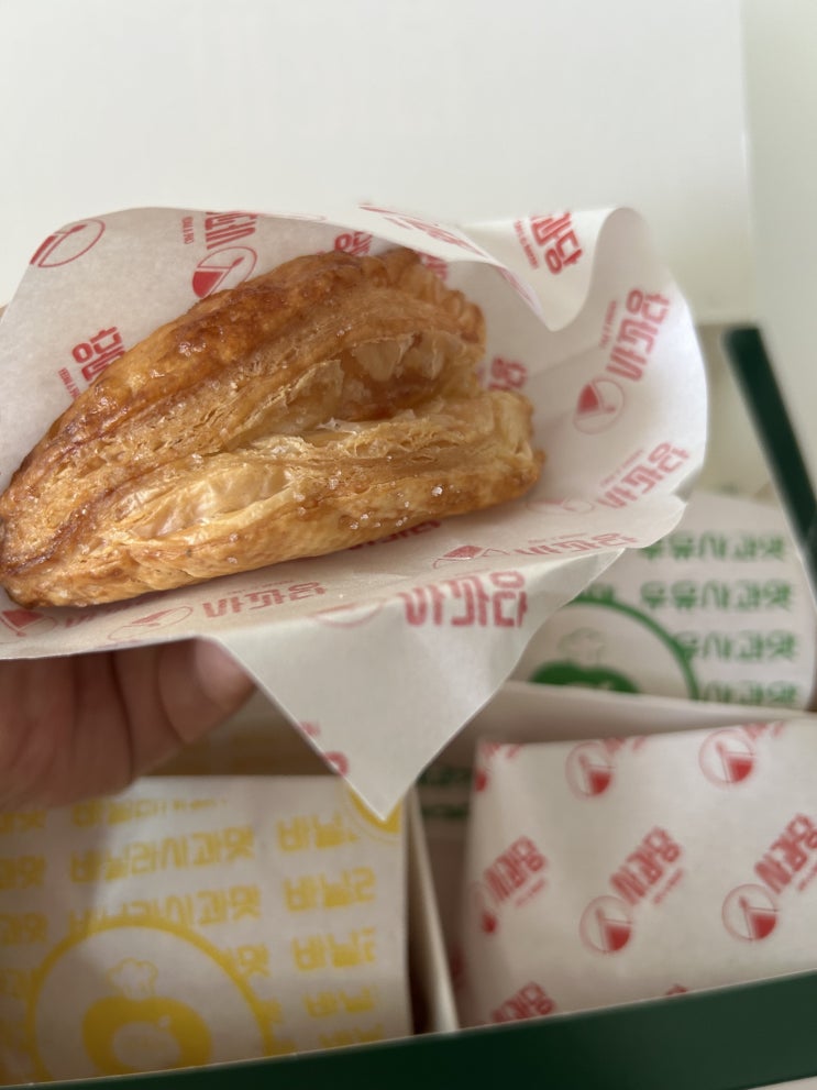  광장시장에서 만난 알갱이가 가득 씹히는 사과파이 맛집 <사과당 광장시장점>