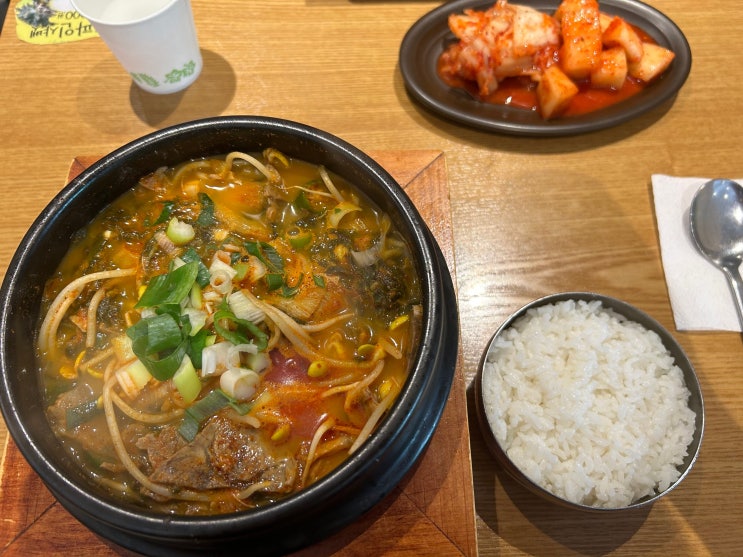  안암동 고려대학생들이 찾는 해장 맛집 <인생설렁탕 고대안암역점>(얼큰해장국, 김치전)