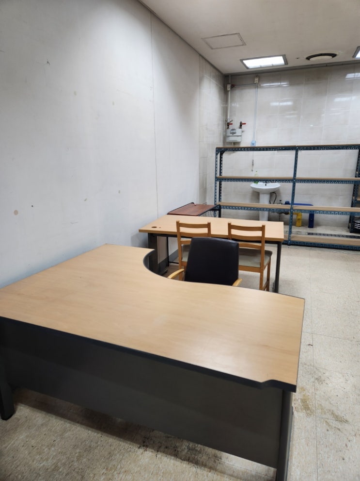  수원시 폐가구 수거 처리 사무실 폐업 정리 업체 책상 식탁 버리기 비용 문의