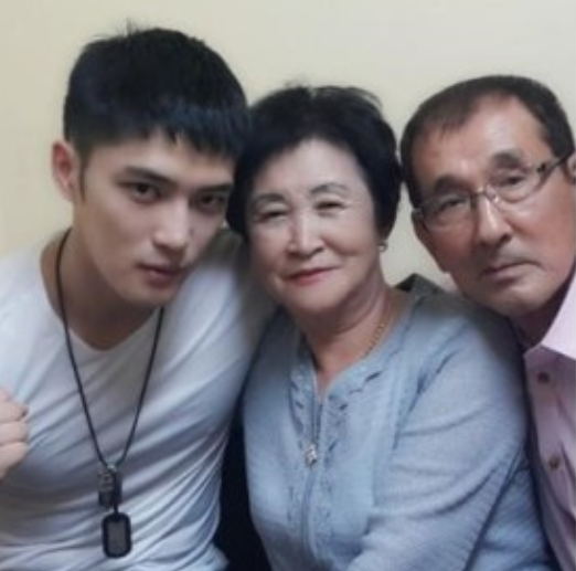<b>김재중</b> 입양아 친엄마 부모 손절