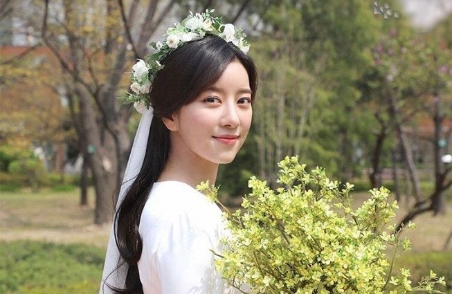 [<b>최윤소</b>] 배우 <b>최윤소</b>, 美서 극비리 <b>결혼</b>…신랑은 연상의 비연예인