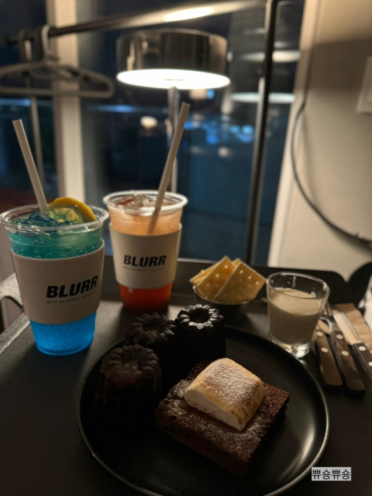  까눌레가 맛있는 합정 카페에서 즐기는 한강뷰 블러