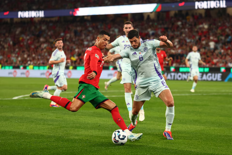 포르투갈이 크리스티아누 <b>호날두</b>(Cristiano Ronaldo)의 <b>결승</b>... 