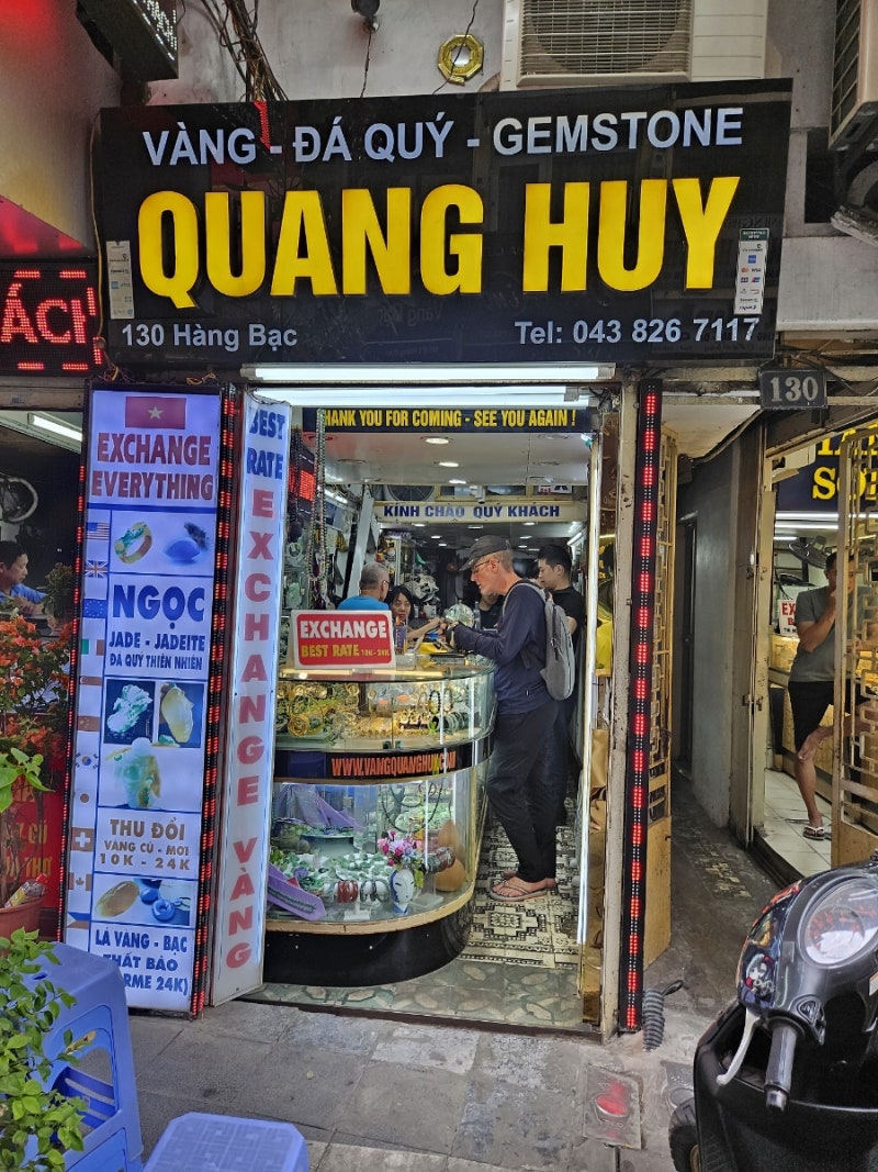 하노이 시내 환전소 QUANG HUY GEMSTONE