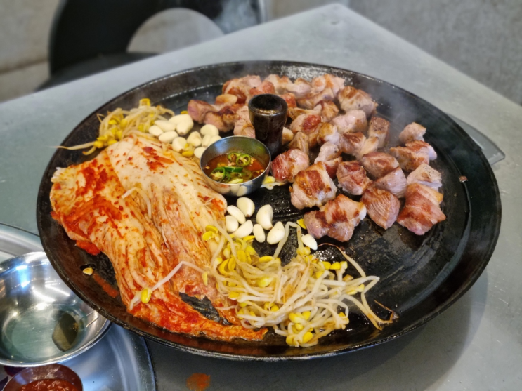 새솔동 고기집 목구멍 화성점 솥뚜껑 삼겹살 구워주는 고기 맛집