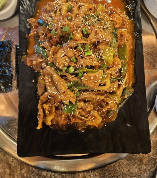  [시청역 직장인 점심 맛집] 제육쌈밥 만원에 쌈채소 무한리필, 공기밥 추가는 100원인 뼈탄집