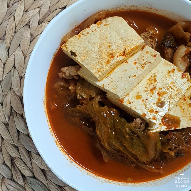  김치찌개 황금 레시피 맛있게 만드는 법 신 김치 없이 만들기