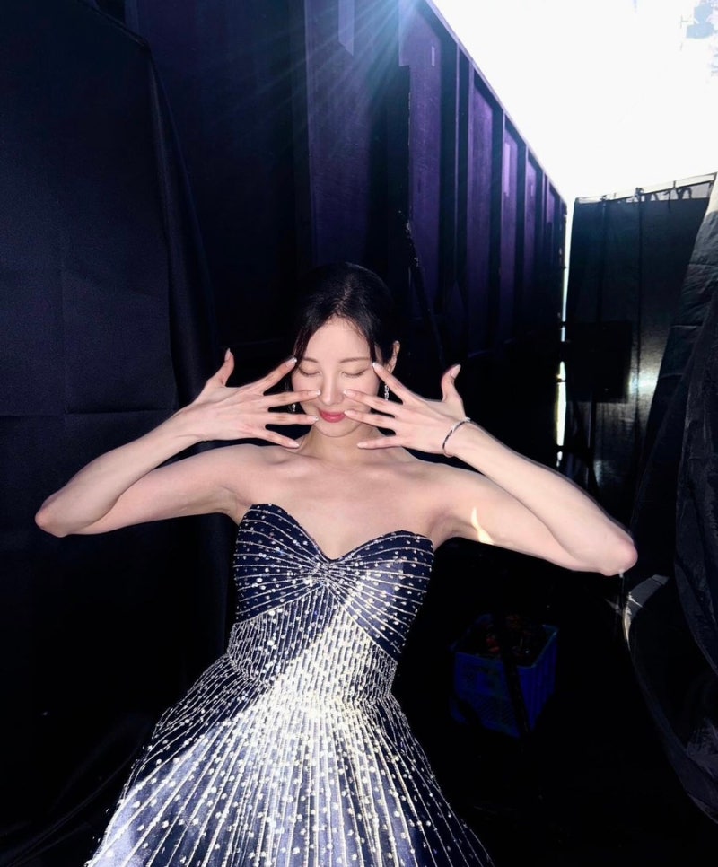 서현 깊은 가슴골 드러낸 드레스 몸매 프로필 나이