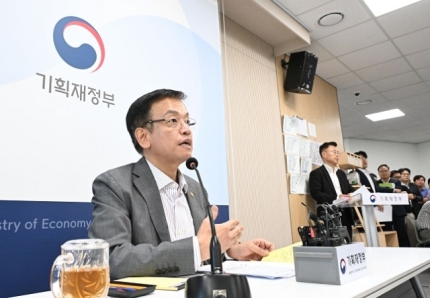 <b>최상목</b> 경제<b>부총리</b> “지역화폐법 많이 우려”