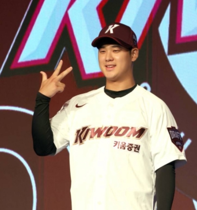 2025 KBO <b>신인</b> 드래프트... …덕수고 <b>정현우</b>, <b>키움</b> 히어로즈... 