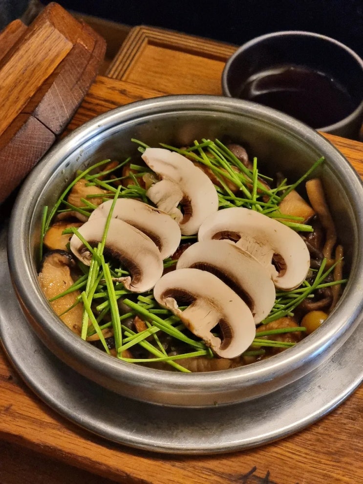  휴135ㅣ정갈하고 고급진 제철 식재료 한남동솥밥