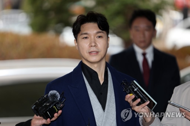 검찰, '허위사실 유포 혐의' <b>박수홍</b> 형수에 징역 <b>10개월</b> 구형