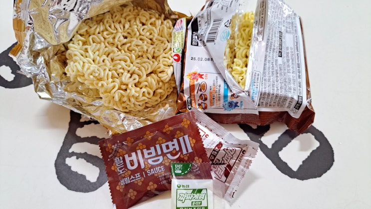 팔도 비빔면2 맛있게 먹는 방법 짜파게티랑 섞어서 무봤다. 팔도 비빔면2 맛있게 먹는 방법 짜파게티랑 섞어서 무봤다.