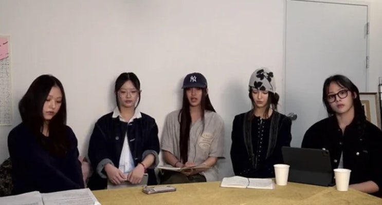 <b>걸그룹</b> <b>뉴진스</b>, 긴급 라이브 "하이브, 민희진 그만 괴롭히길...... 