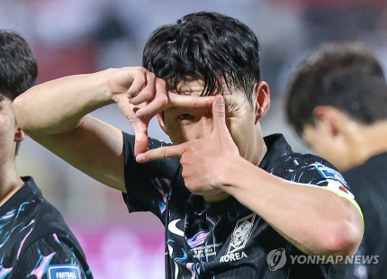 진땀 첫승, <b>결승골</b>+2<b>도움</b>’ 미친 캡틴 <b>손흥민</b>, 홍명보 구했다…