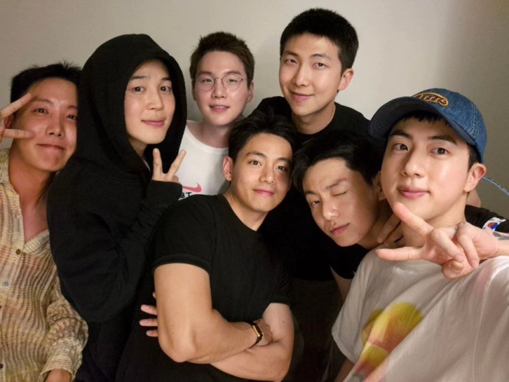 빌보드가 선정한 <b>21세기</b> 최고의 <b>팝스타</b> 19위 <b>방탄소년단</b>