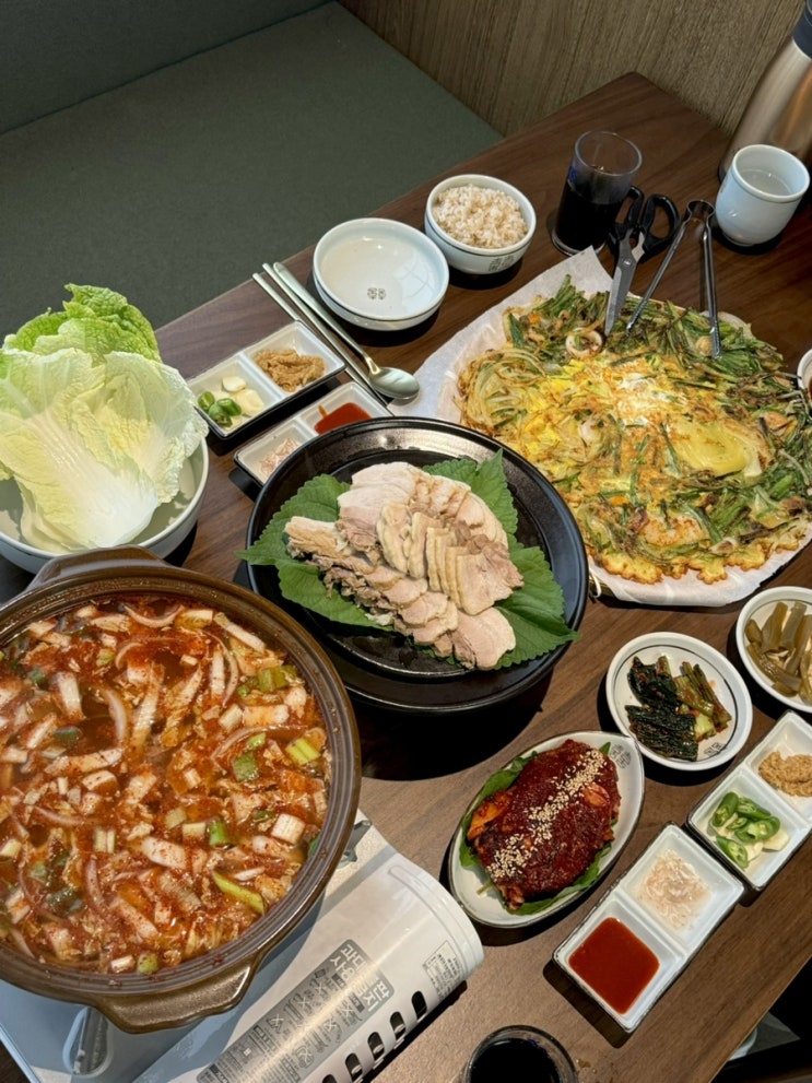  상무지구 맛집 ‘고향보쌈칼국수’ 상무본점 주차가능 맛집