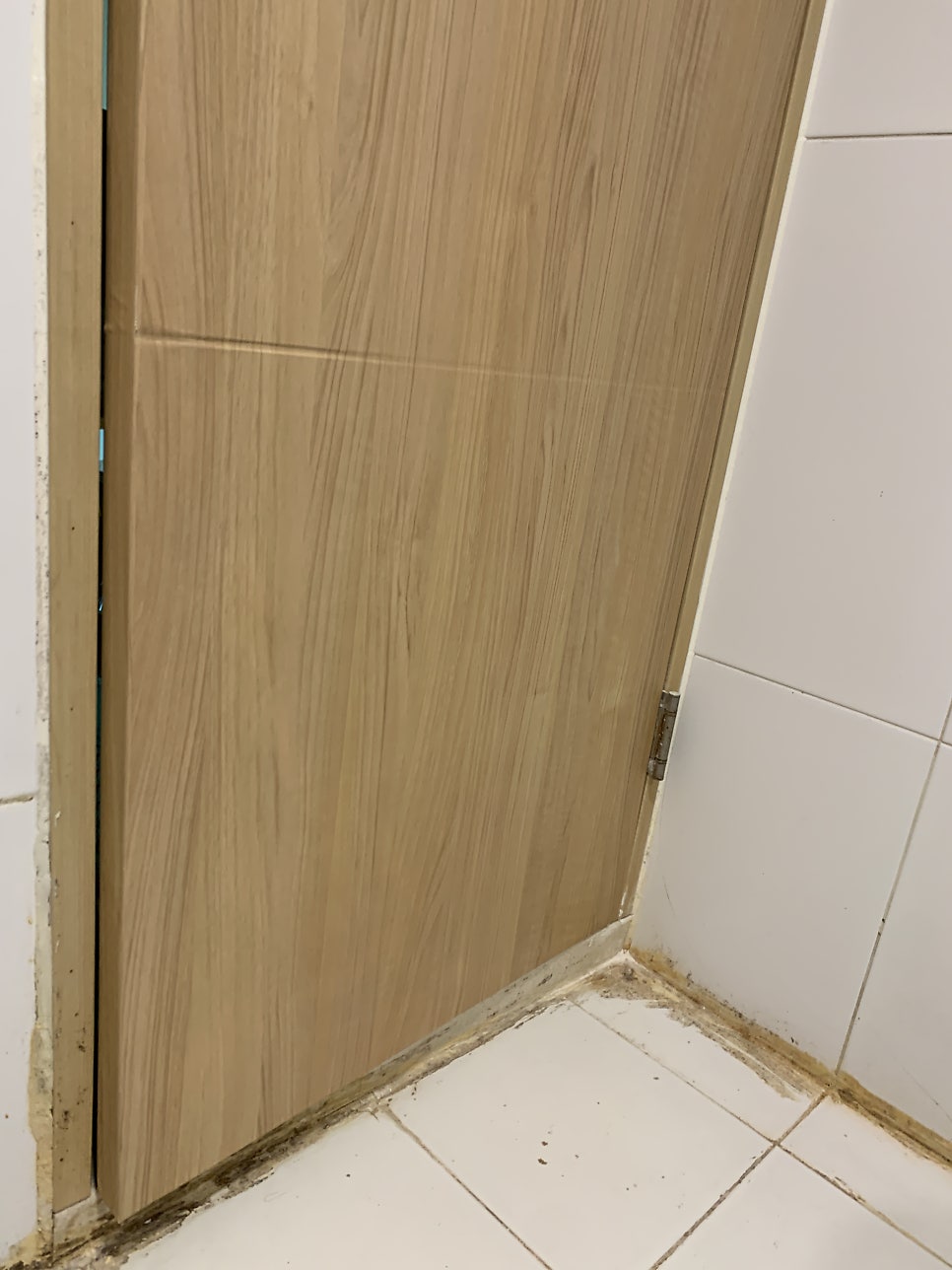 화장실문시트지 들뜸보수 전문업체