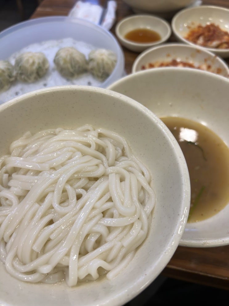  미쉐린가이드를 놓치지 않는 명동 칼국수 맛집 <명동교자 분점>(칼국수, 만두)