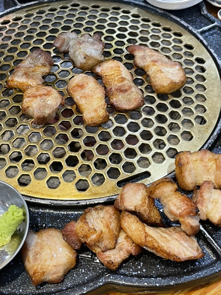  수유역 맛집 수유갈비산성골 구워져서 나오는 숯불 삼겹살