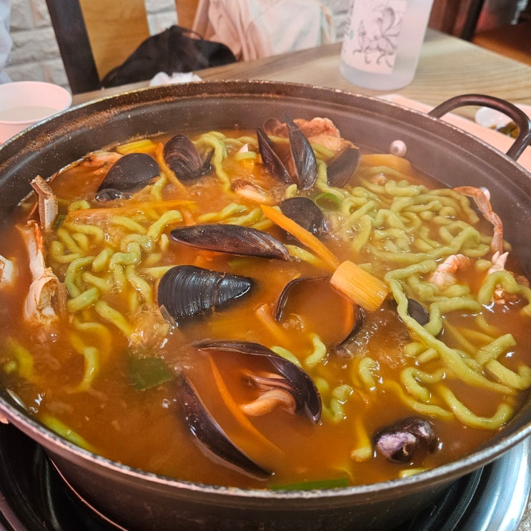  해물얼큰칼국수가 맛있는 당진맛집 사랑방손칼국수와 오션뷰카페 로씨오