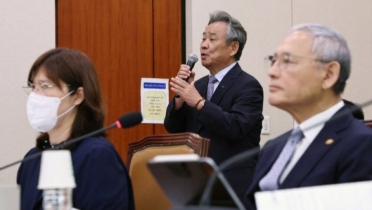 <b>문체부</b>, 대한<b>체육회장</b> 3연임 제동… “측근이 심의, 비상식적”