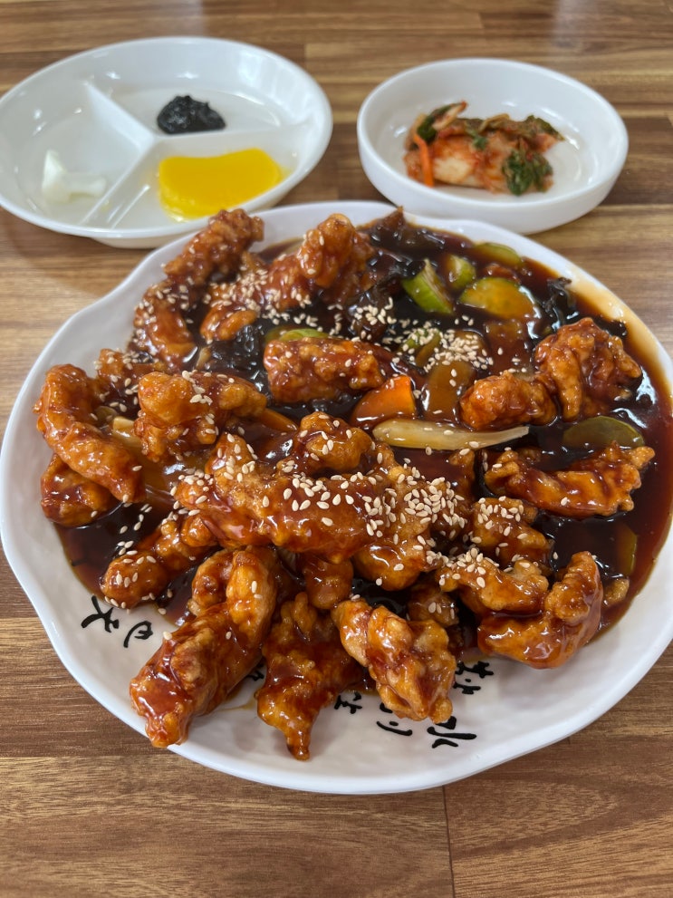  가다가 멈춰버린 차를 움직이게 한 것은 / 면세상 짬뽕 맛있어졌네 /  스타벅스 펭귄문고 버전 별로 안 땡겨 / 비 맞고 어묵우동으로 마무리