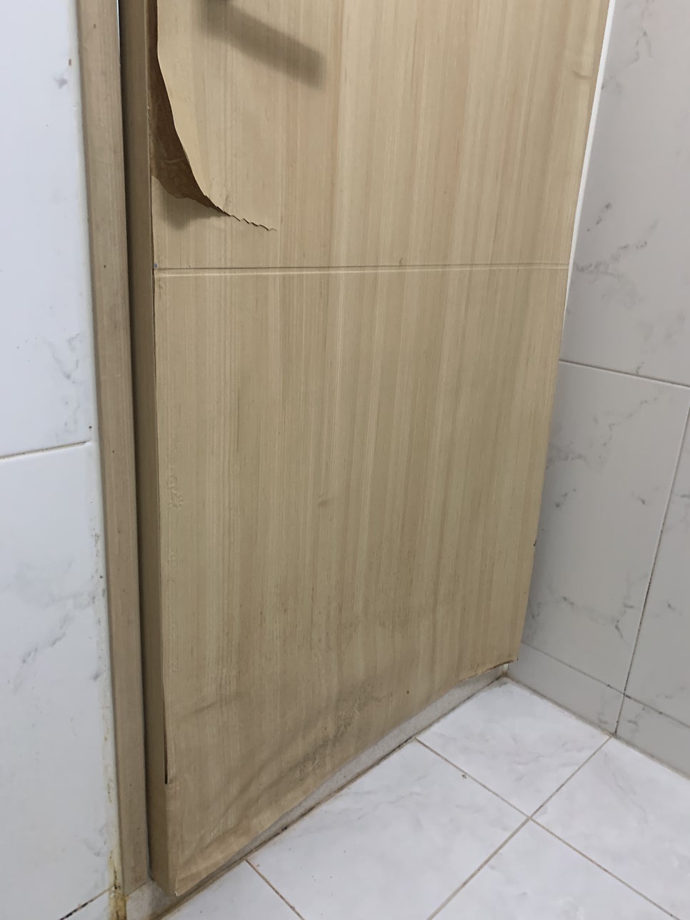 화장실문시트지 들뜸보수 전문업체