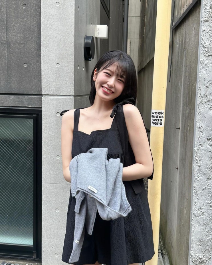  아이브 안유진 인스타그램 원피스 코디! 오버듀 플레어 리본 벌룬 점프슈트 추천!