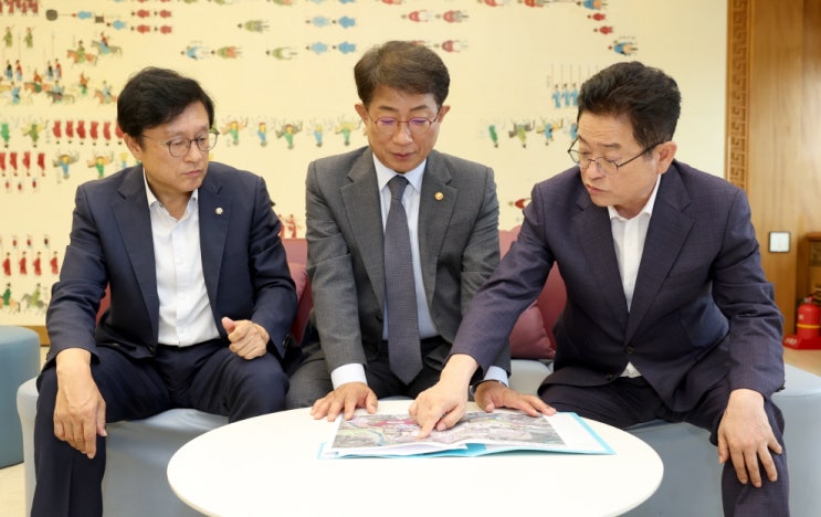 <b>이철우</b>, 대구<b>경북</b>신공항 등 지역 SOC<b>현안</b> 해결에 동분서주