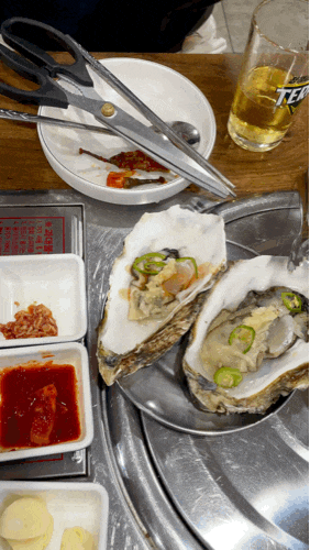  강남 신사동에 이런 곳이? 강남시장에서 먹는 가성비 보쌈과 삼배체굴 맛집, 대봉칼국수보쌈