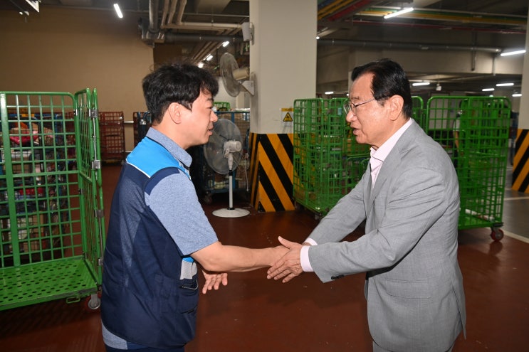 우체국 현업 근무자 격려…<b>추석</b> 앞두고 <b>민생</b>·소통 <b>행보</b>