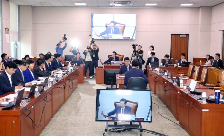 野 김건희·채상병 <b>특검법</b>, <b>지역화폐법</b> 법사위 단독처리...與... 