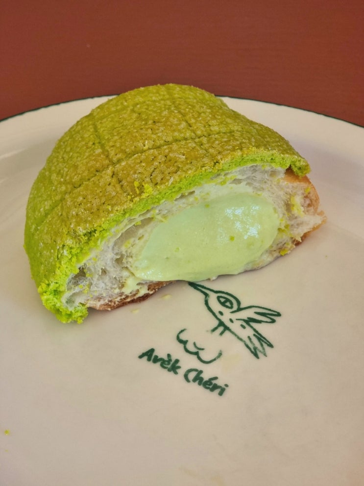  아벡쉐리 AVEK CHERIㅣ아늑한 공간 소금빵 맛집